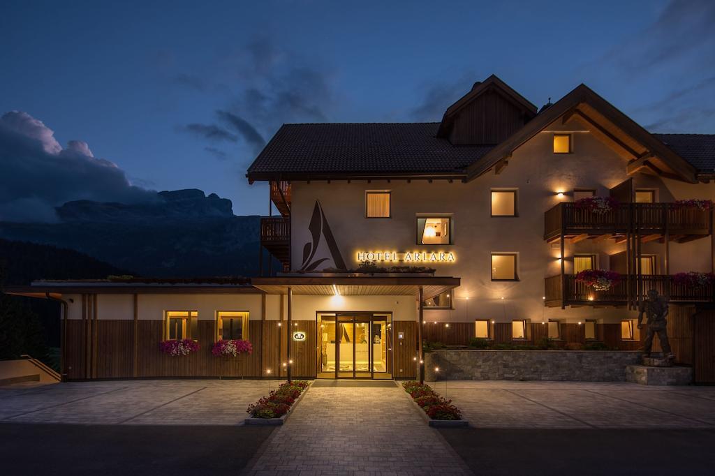 Hotel Arlara コルヴァーラ・イン・バディーア エクステリア 写真