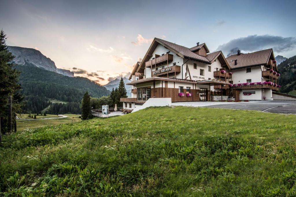 Hotel Arlara コルヴァーラ・イン・バディーア エクステリア 写真